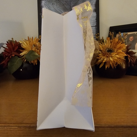 Dior gift bag. White with gold and pink design and lace ribbon. NEW never used - Picture 6 of 7